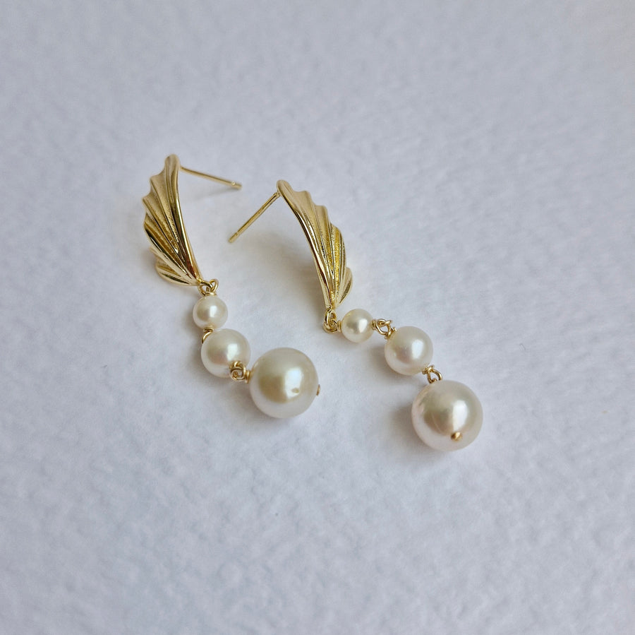 Graduated Pearl Earrings | 18k Gold-plated Mirror Butterfly Wing Earpost