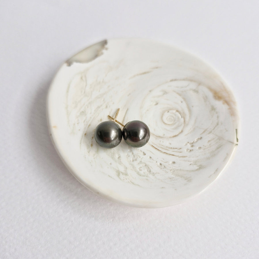 Tahitian Pearl Earstuds #22 (Dark Grey/Purple Overtone) / 14k Gold-filled