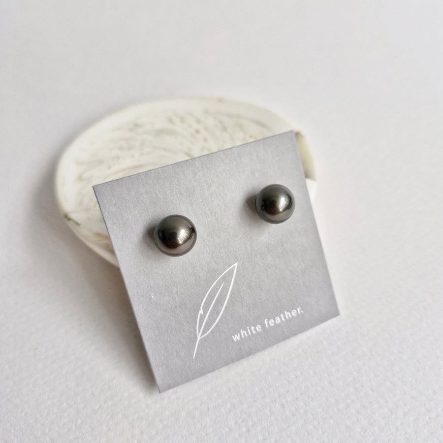 Tahitian Pearl Earstuds #22 (Dark Grey/Purple Overtone) / 14k Gold-filled