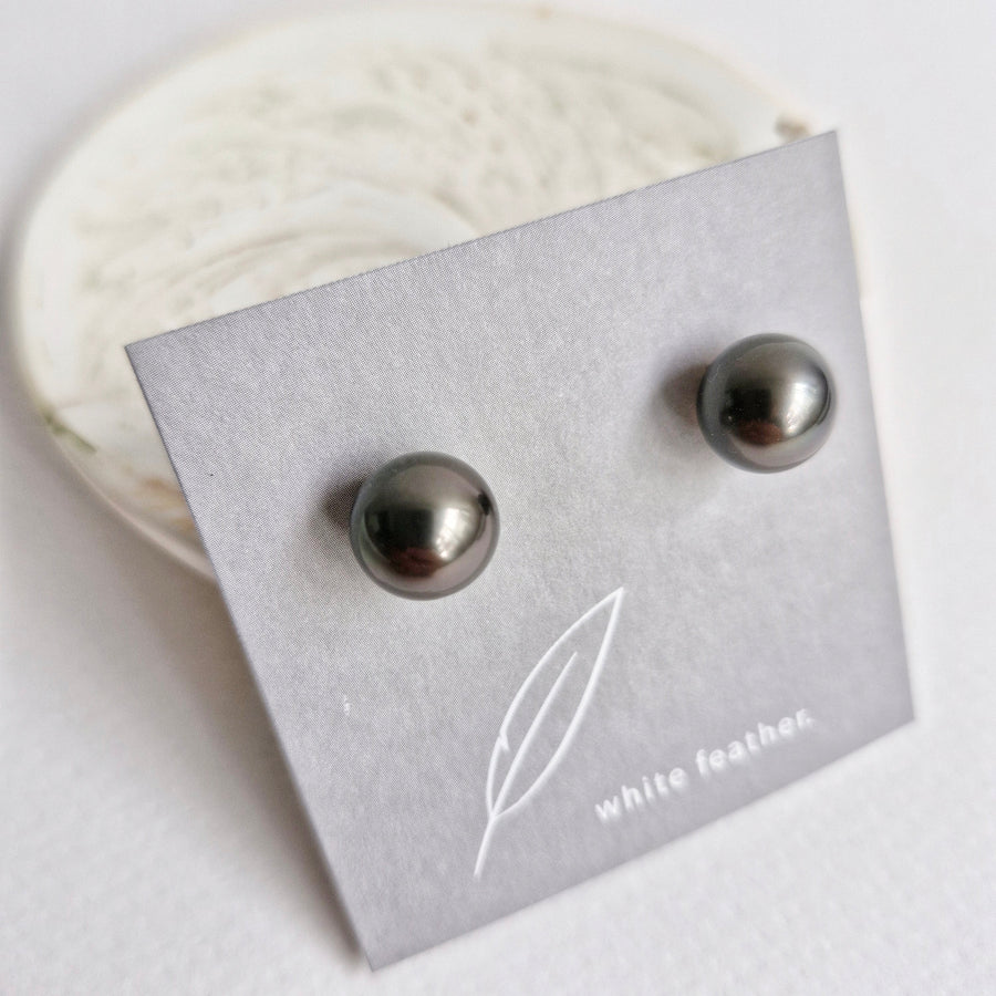 Tahitian Pearl Earstuds #22 (Dark Grey/Purple Overtone) / 14k Gold-filled