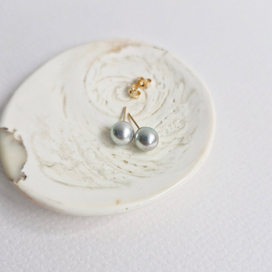 Akoya Pearl Earstuds #15 (Silver Grey/Blue Overtone) / 14k Gold-filled