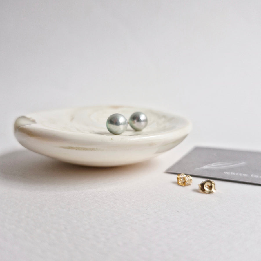 Akoya Pearl Earstuds #15 (Silver Grey/Blue Overtone) / 14k Gold-filled