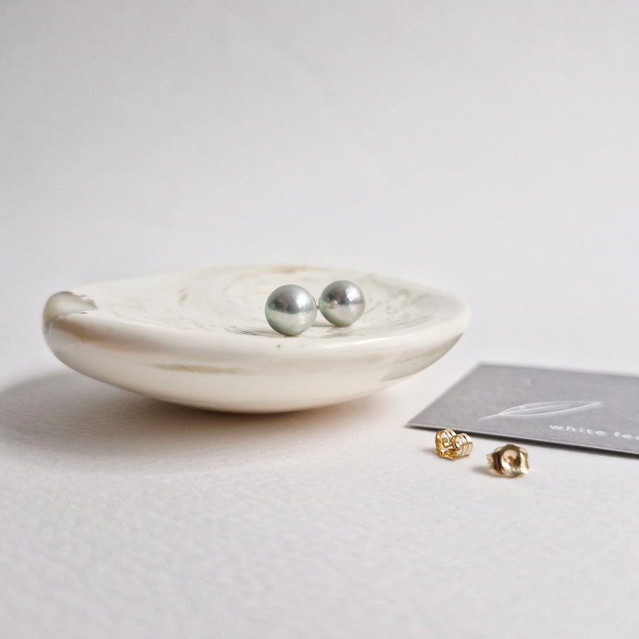 Akoya Pearl Earstuds #15 (Silver Grey/Blue Overtone) / 14k Gold-filled