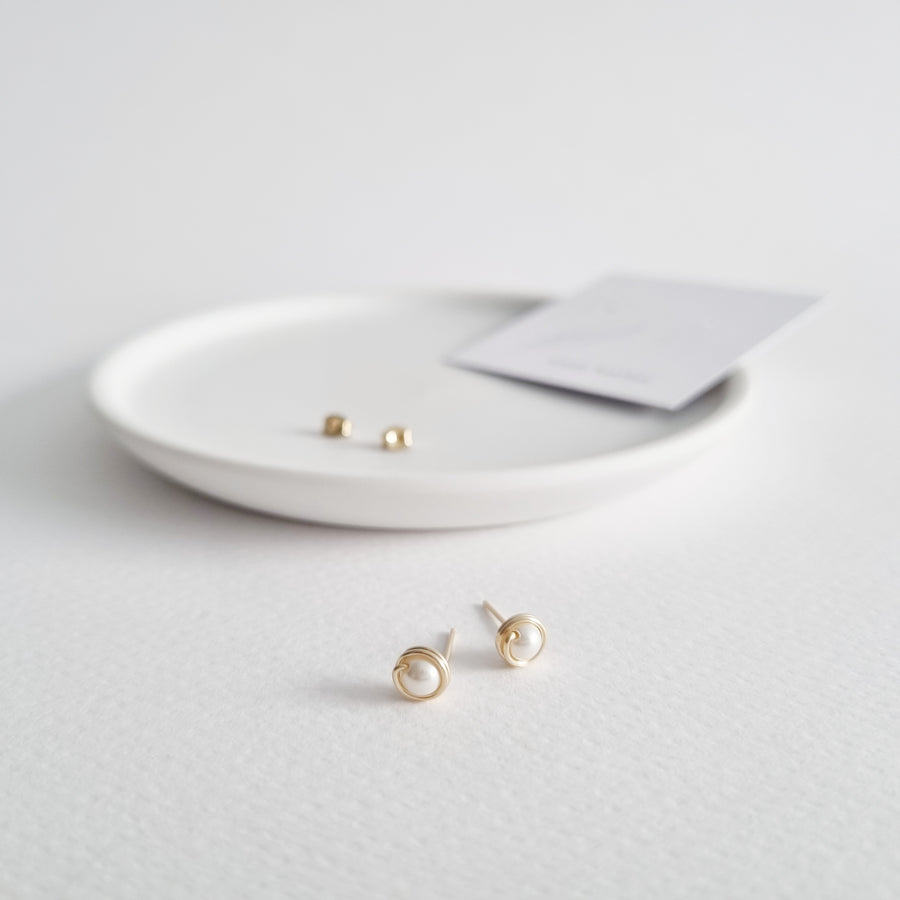 White Austrian Pearl Earstuds (Small) / 14k Gold-filled